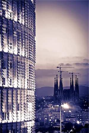 Panoramique de Barcelone, avec la tour Agbar et l'église Sagrada Familia, Barcelone, Espagne Photographie de stock - Rights-Managed, Code: 862-05999395