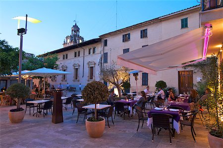 Restaurant in teh Old Town of Alcudia, Mallorca, Balearen, Spanien Stock Photo - Rights-Managed, Code: 862-05999462