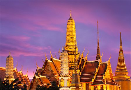 Thailand, Bangkok, Grand Palace, Wat Phra Kaeo in der Abenddämmerung Stockbilder - Lizenzpflichtiges, Bildnummer: 862-05999515