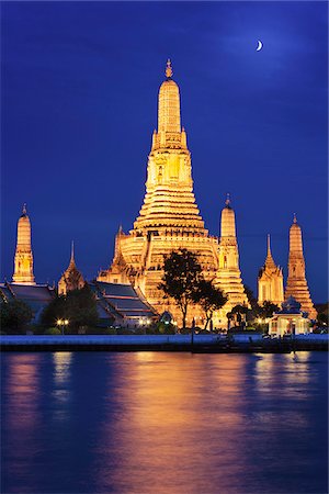 Thailand, bangkok, Wat Arun Temple at night Foto de stock - Con derechos protegidos, Código: 862-05999518