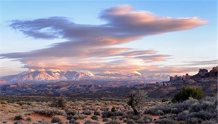 simsearch:862-05999638,k - Aux États-Unis, Utah, le Parc National Arches, montagnes de La Sal vu du Parc National des Arches. Photographie de stock - Rights-Managed, Code: 862-05999634