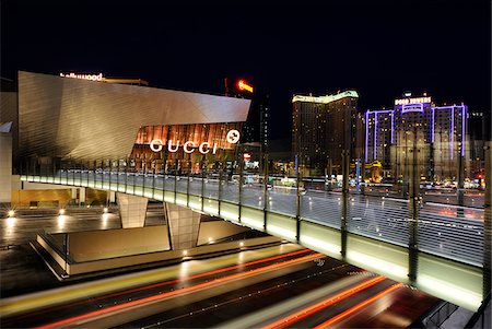 fußgängerbrücke - USA, Nevada, Las Vegas, Gucci im City Center Stockbilder - Lizenzpflichtiges, Bildnummer: 862-05999675