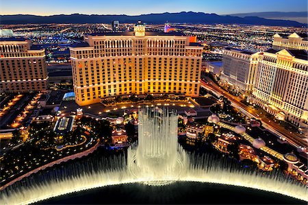 simsearch:841-07523714,k - U.S.A., Nevada, Las Vegas, The Bellagio Hotel and Bellagio Fountain taken from Paris. Stock Photo - Rights-Managed, Code: 862-05999679