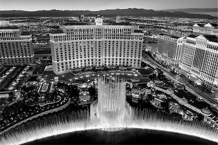 U.S.A., Nevada, Las Vegas, The Bellagio Hotel and Bellagio Fountain taken from Paris. Foto de stock - Direito Controlado, Número: 862-05999680