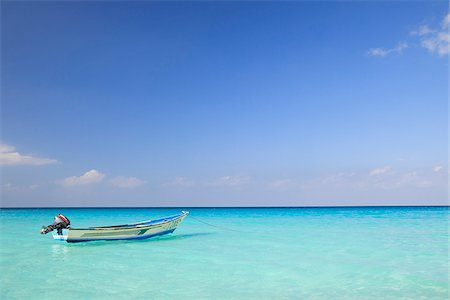 Yemen, Socotra, Sha'ab. A boat moored in the sea at Sha'ab. Foto de stock - Con derechos protegidos, Código: 862-05999705