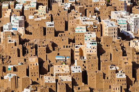 Yemen, Hadhramaut, Wadi Do'an, Khuraibah. A mixture of recent, old and derelict traditional Hadhramaut buildings. Foto de stock - Con derechos protegidos, Código: 862-05999720