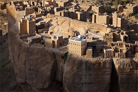 rock face town - Yemen, Hadhramaut, Wadi Do'an, Hayd Al-Jazeel. Stock Photo - Rights-Managed, Code: 862-05999723