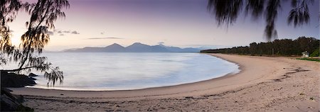 simsearch:862-03887139,k - Australia, Queensland, Cairns.  View along Yorkeys Knob beach at dawn. Foto de stock - Con derechos protegidos, Código: 862-06540749