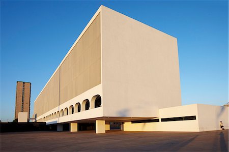 distrito federal - South America, Brazil, Brasilia, Distrito Federal, Leonel de Moura Brizola National Library on the Esplanada dos Ministerios by Oscar Niemeyer Photographie de stock - Rights-Managed, Code: 862-06540838