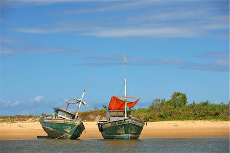 simsearch:862-06540920,k - South America, Brazil, Bahia, Ponta do Corumbau, Parque Nacional do Monte Pascoa, wooden fishing boats on the beach Foto de stock - Con derechos protegidos, Código: 862-06540861