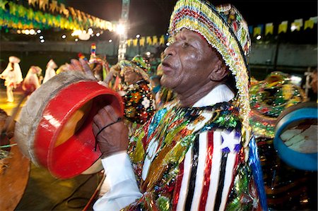 festival (street parade and revelry) - South America, Brazil, Maranhao, Sao Luis, a costumed dancer with tamborim drum instrument at the Bumba Meu Boi festival in the Praca Aragao Foto de stock - Con derechos protegidos, Código: 862-06540895