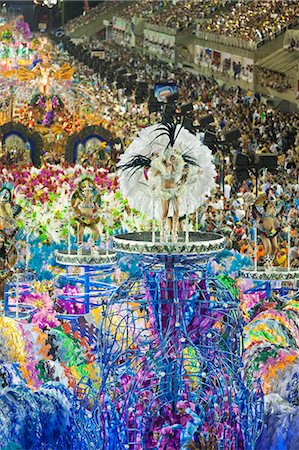 simsearch:862-06540894,k - South America, Rio de Janeiro, Rio de Janeiro city, costumed dancer in a feather headdress and the floats and dancers of the Caprichosos samba school at carnival in the Sambadrome Marques de Sapucai Photographie de stock - Rights-Managed, Code: 862-06540937