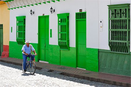 simsearch:862-06541450,k - Man on bike in streets of Santa Fe de Antioquia,Colombia, South America Stockbilder - Lizenzpflichtiges, Bildnummer: 862-06541135