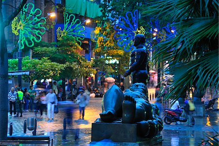 simsearch:862-06541038,k - Plaza Botero at night, Medellin, Colombia, South America Foto de stock - Con derechos protegidos, Código: 862-06541159