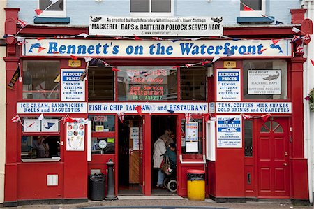 Weymouth, Dorset, UK. A traditional english fish and chip shop on the harbour side. Foto de stock - Con derechos protegidos, Código: 862-06541401
