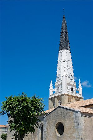 simsearch:862-06541450,k - France, Charente Maritime, Ile de Re.  The distinctive black and white church spire in the village of Ars en Re Stockbilder - Lizenzpflichtiges, Bildnummer: 862-06541449