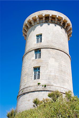 simsearch:862-06541450,k - France, Charente Maritime, Ile de Re.  The old lighthouse at Saint Clemente des Baleines built in 1682 stands on Pointe des Baleines or Whale Point. Stockbilder - Lizenzpflichtiges, Bildnummer: 862-06541458