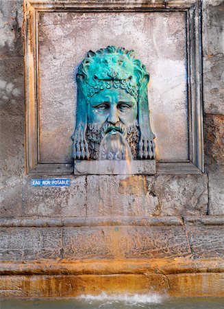 simsearch:862-06541485,k - France, Provence, Arles, Place de la Republique, Bronze lion fountain Foto de stock - Con derechos protegidos, Código: 862-06541476