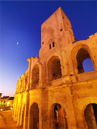 France, Provence, Arles, Roman Amphitheatre at dusk Stockbilder - Lizenzpflichtiges, Bildnummer: 862-06541481