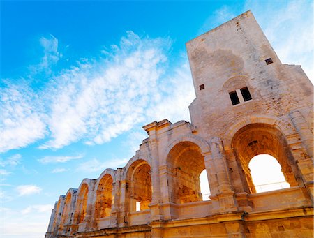 France, Provence, Arles, low view of Roman Amphitheatre at dawn Photographie de stock - Rights-Managed, Code: 862-06541483