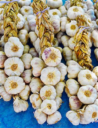 France, Provence, Arles, market stall, Garlic Stockbilder - Lizenzpflichtiges, Bildnummer: 862-06541497