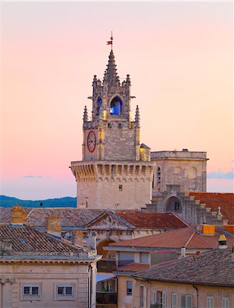 simsearch:862-06541483,k - France, Provence, Avignon, Town hall  and clock tower at dawn Foto de stock - Direito Controlado, Número: 862-06541514