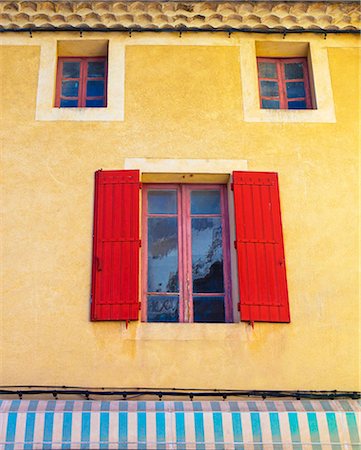 simsearch:862-03711374,k - France, Provence, Orange, Colourful shop front Foto de stock - Con derechos protegidos, Código: 862-06541560