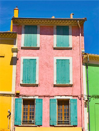 simsearch:862-06541492,k - France, Provence, Orange, Colourful buildings Photographie de stock - Rights-Managed, Code: 862-06541563