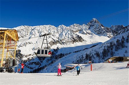 skiers and chairs lifts in snow - Europe, France, French Alps, Haute Savoie, Chamonix, Argentiere and Grand Montet ski area Stock Photo - Rights-Managed, Code: 862-06541607