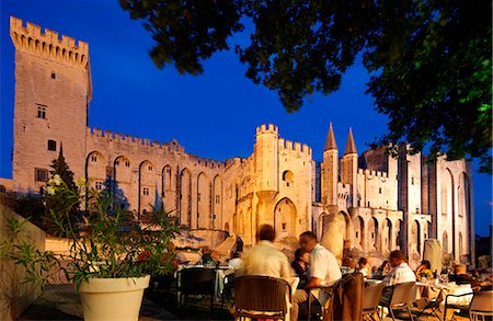 simsearch:862-06541485,k - The Palais des Papes is one of the largest and most important medieval Gothic buildings in Europe, Avignon, France Foto de stock - Con derechos protegidos, Código: 862-06541695