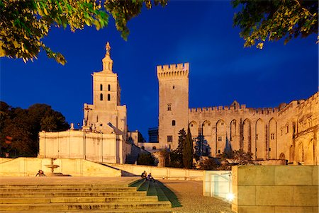 The Palais des Papes is one of the largest and most important medieval Gothic buildings in Europe, Avignon, France Photographie de stock - Rights-Managed, Code: 862-06541696