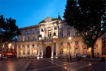 simsearch:862-06541554,k - The townhall in Avignon at the Place de lHorloge, France Photographie de stock - Rights-Managed, Code: 862-06541692