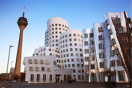 Dusseldorf, North Rhine Westphalia, Germany, The Neuer Zollhof buildings with the Rheinturm Tower in the background Stockbilder - Lizenzpflichtiges, Bildnummer: 862-06541770