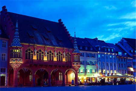 Europe, Germany, Freiburg, Baden Wurttemberg, Kaufhaus in Munsterplatz  in Cathedral Square Photographie de stock - Rights-Managed, Code: 862-06541794