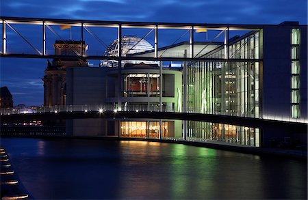 river spree - Berlin Reichstag hosts the German parliament, the Bundestag and is located on the River Spree, Berlin, Germany Photographie de stock - Rights-Managed, Code: 862-06541817