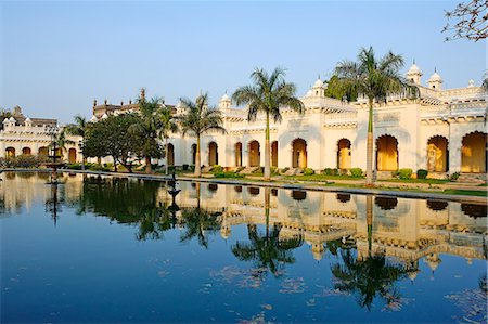 India, Andhra Pradesh, Hyderabad.  Palm trees stand reflected in the water tank of the gardens at Chowmahalla Palace which is now open to the public as a museum. Stockbilder - Lizenzpflichtiges, Bildnummer: 862-06541934