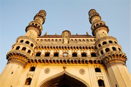 India, Andhra Pradesh, Hyderabad. The Charminar, or four minars, is no longer a mosque but remains one of Indias best known buildings. Photographie de stock - Rights-Managed, Code: 862-06541935