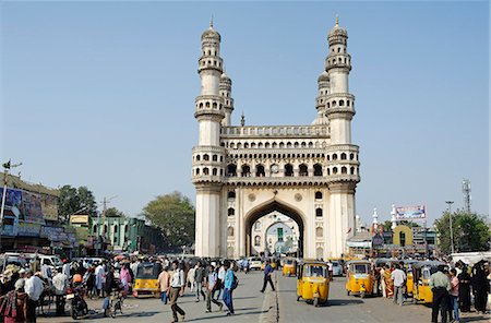 India, Andhra Pradesh, Hyderabad. The Charminar, or four minars, is no longer a mosque but remains one of Indias best known buildings. Photographie de stock - Rights-Managed, Code: 862-06541939