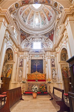 Italy, Umbria, Perugia district, Bevagna. San Michele Cathedral, Interior. Photographie de stock - Rights-Managed, Code: 862-06542052
