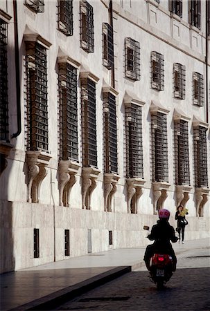 patinette - Rome, Lazio, Italy, A motorino passing through the city centre Photographie de stock - Rights-Managed, Code: 862-06542071