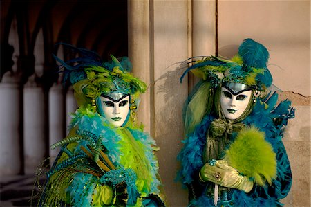 Venice, Veneto, Italy, A masked couple duirng carnival. Stockbilder - Lizenzpflichtiges, Bildnummer: 862-06542107