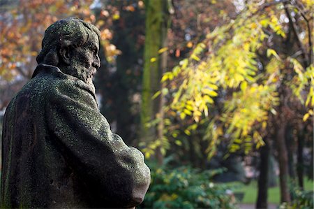 simsearch:862-06542118,k - Modena, Emilia Romagna, Italy, Monument in a garden in the city centre Foto de stock - Direito Controlado, Número: 862-06542112