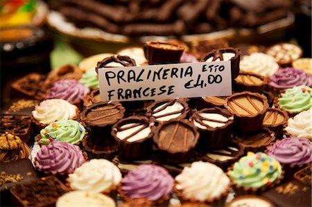 displaying chocolates - Treviso, Veneto, Italy, Delicacies at a local confectioner Stock Photo - Rights-Managed, Code: 862-06542148