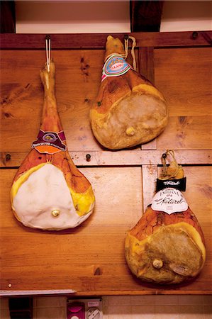Treviso, Veneto, Italy, Cured ham, a typical delicay of the region on display in a local shop Photographie de stock - Rights-Managed, Code: 862-06542149