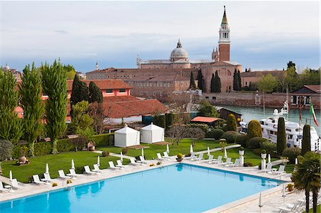 The swimming pool at the Hotel Cipriani in Venice, with the Church of San Giorgio Maggiore in the background, Italy Foto de stock - Con derechos protegidos, Código: 862-06542157