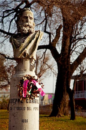 Treviso, Veneto, Italy, Monument to Italian unification general Giuseppe Garibaldi Photographie de stock - Rights-Managed, Code: 862-06542150