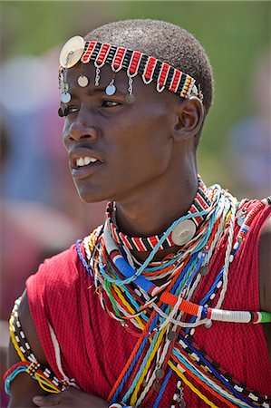 A Maasai schoolboy in traditional attire sings during an inter schools song and dance competition, Kenya Foto de stock - Con derechos protegidos, Código: 862-06542297