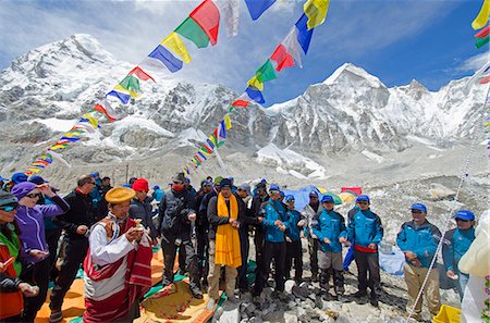 simsearch:6119-07453084,k - Asia, Nepal, Himalayas, Sagarmatha National Park, Solu Khumbu Everest Region, a puja ceremony at Everest Base Camp Stockbilder - Lizenzpflichtiges, Bildnummer: 862-06542414