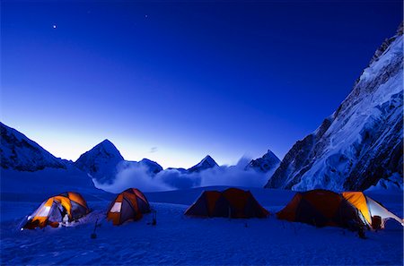 simsearch:862-06542457,k - Asia, Nepal, Himalayas, Sagarmatha National Park, Solu Khumbu Everest Region, tents at Camp 1 on Mt Everest Foto de stock - Con derechos protegidos, Código: 862-06542445