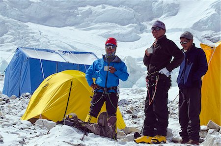 simsearch:862-06542461,k - Asia, Nepal, Himalayas, Sagarmatha National Park, Solu Khumbu Everest Region, Sherpa at Camp 2, 6500m, on Mt Everest Stockbilder - Lizenzpflichtiges, Bildnummer: 862-06542470